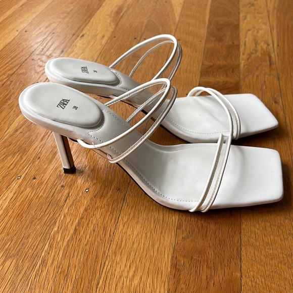 ZARA WHITE HIGH-HEEL SANDALS WITH VINYL STRAPS - Picture 10 of 11